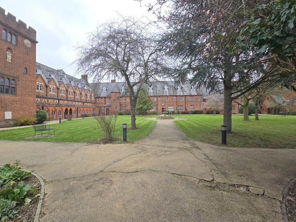 Additional image 13 of 2 bed flat to rentConvent Court, Windsor SL4