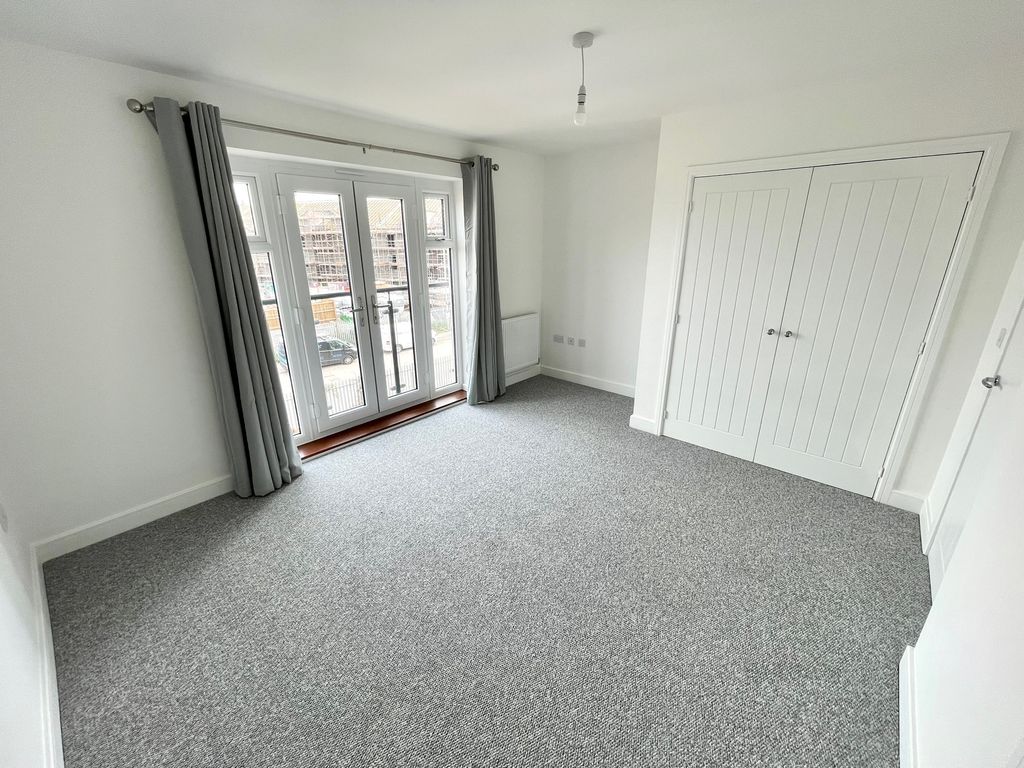 Additional image 10 of 4 bed property to rentFfordd Darwin, Barry CF63