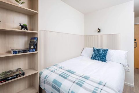 Crown Station Place, Liverpool, Merseyside L7, Room to rent