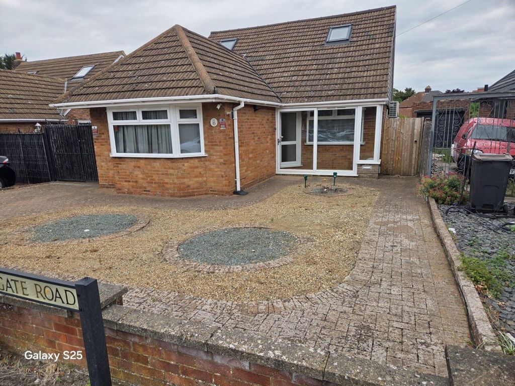 4 bed detached house to rentFieldgate Road, Luton, Bedfordshire LU4