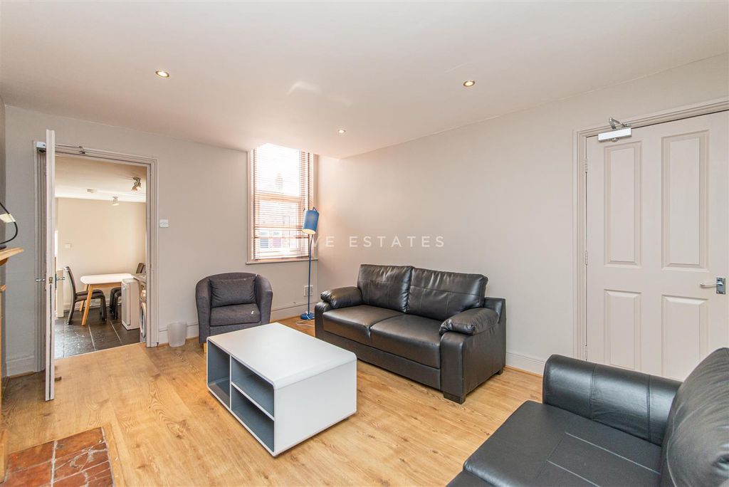 6 bed shared accommodation to rentOakland Road, Jesmond, Newcastle Upon Tyne NE2 photo 5