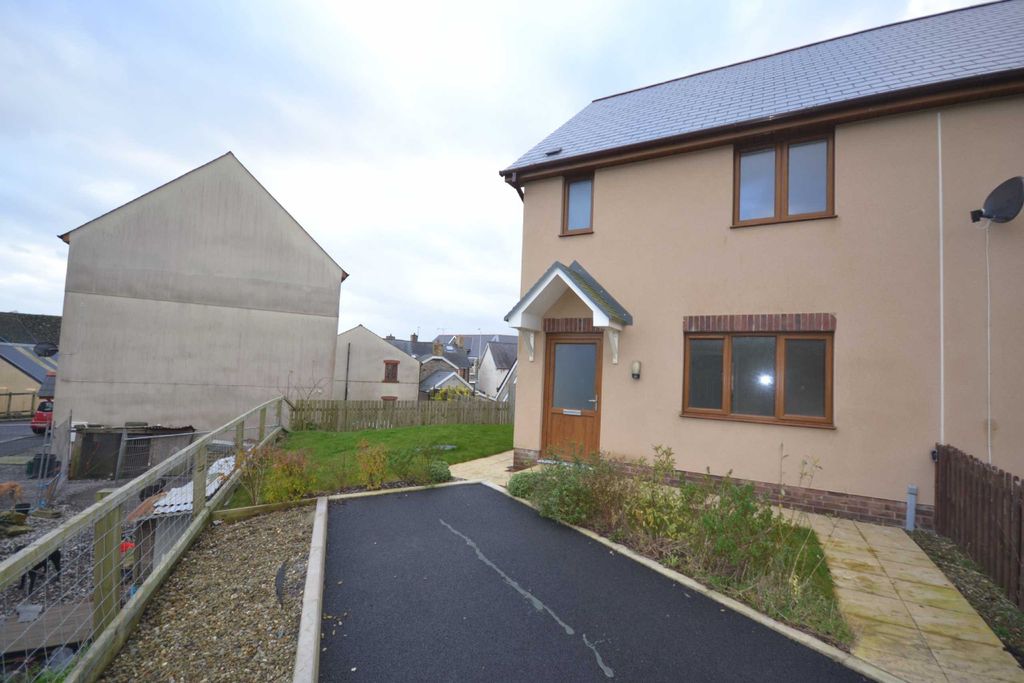 3 bed end terrace house to rentLlys Y Brenin, North Road, Whitland, Carmarthenshire SA34