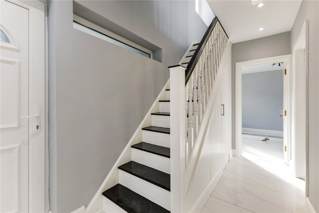 Additional image 8 of 8 bed semi-detached house to rentRockley Road, Luton, Bedfordshire LU1