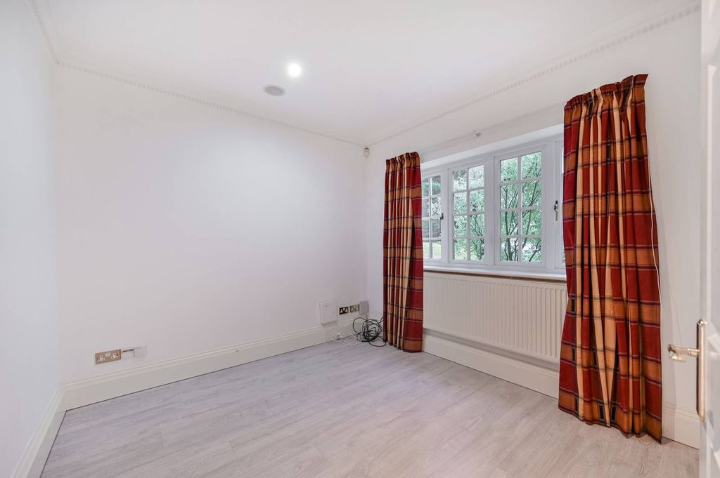 Additional image 20 of 5 bed detached house to rentWentworth Drive, Virginia Water GU25