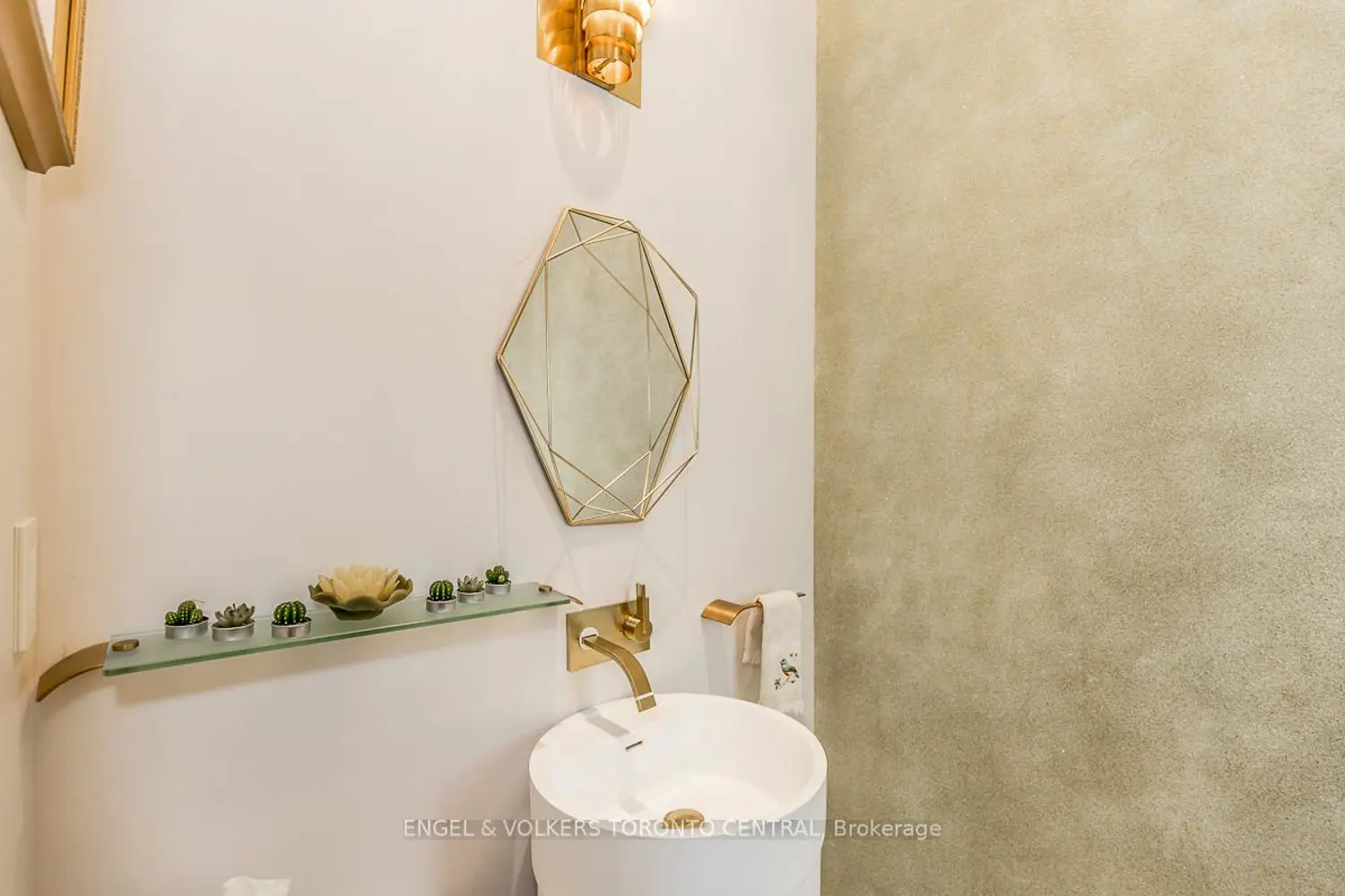 Additional image 9 of 16 Valleycrest Drive