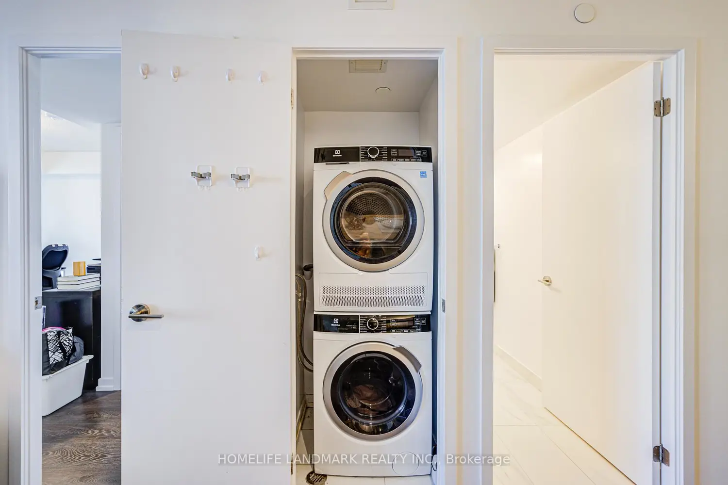 Additional image 16 of 219 Dundas Street 609