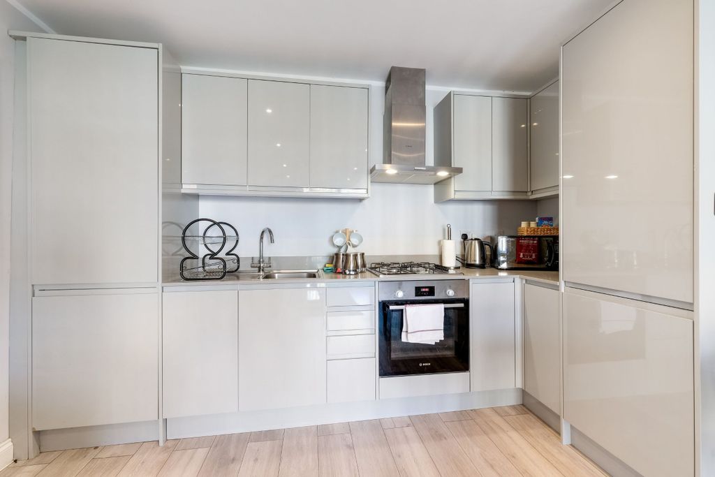 Additional image 9 of 2 bed flat to rentFlat, West Wycombe Road, High Wycombe HP12