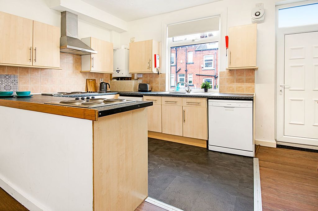 Additional image 3 of 8 bed shared accommodation to rentStanmore Place, Leeds LS4