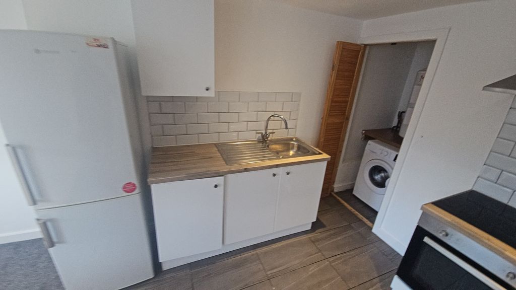 Additional image 11 of 4 bed flat to rentChapel Street, Luton LU1