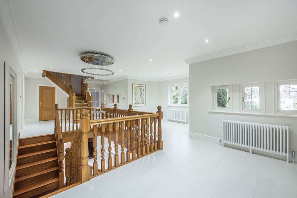 Additional image 9 of 6 bed detached house to rentDukes Kiln Drive, Gerrards Cross SL9