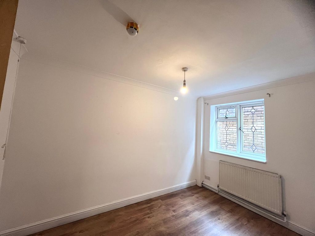 Additional image 13 of 10 bed detached house to rentSomerset Way, Iver SL0