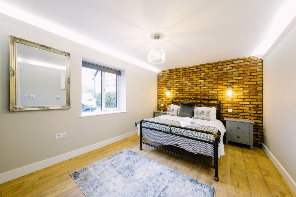 1 bed flat to rentFlat, Gloucester Road, Patchway, Bristol BS34 photo 2