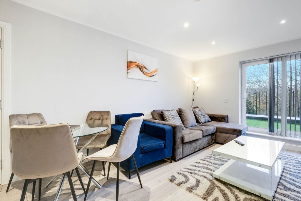 Additional image 10 of 2 bed flat to rentWest Wycombe Road, High Wycombe HP12