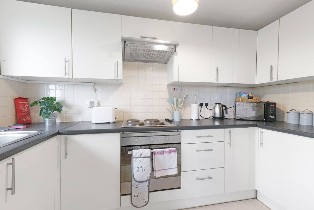 Additional image 2 of 2 bed flat to rentWokingham Road, Binfield, Bracknell RG42