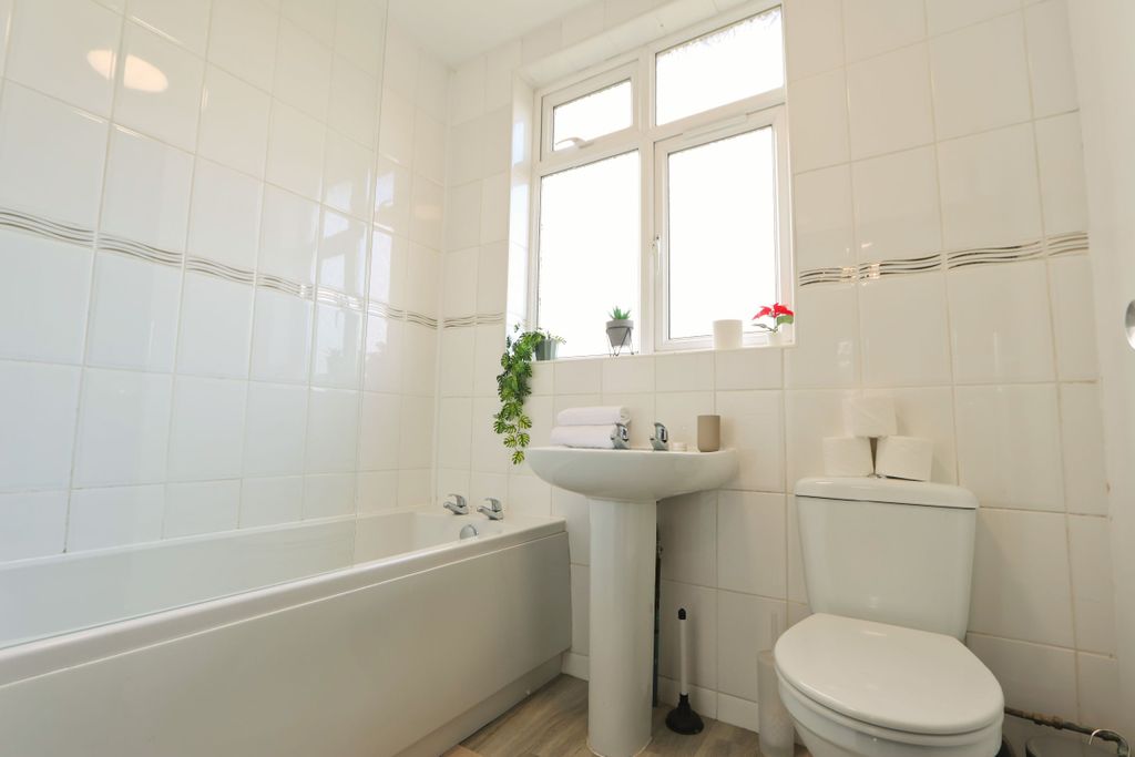 Additional image 18 of 6 bed flat to rentSouthmead Road, Westbury-On-Trym, Bristol BS10