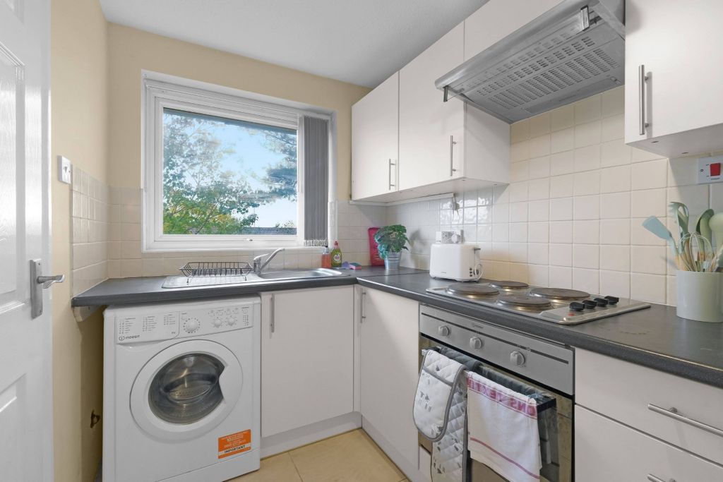 Additional image 10 of 2 bed flat to rentWokingham Road, Binfield, Bracknell RG42