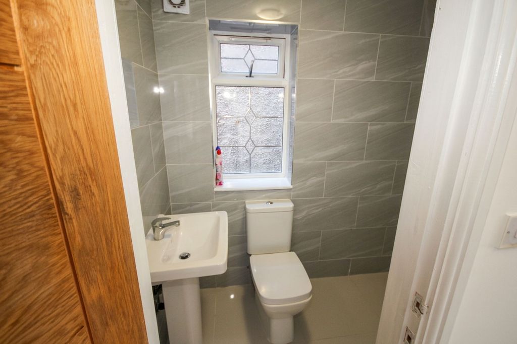 Additional image 28 of 9 bed detached house to rentSomerset Way, Iver SL0