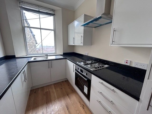 Additional image 3 of 2 bed flat to rentPort Street, Stirling FK8