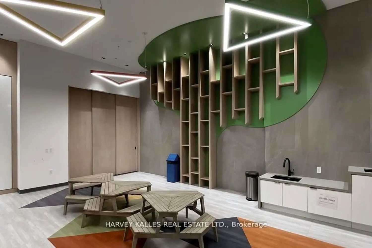 Additional image 18 of 60 George Butchart Drive 4