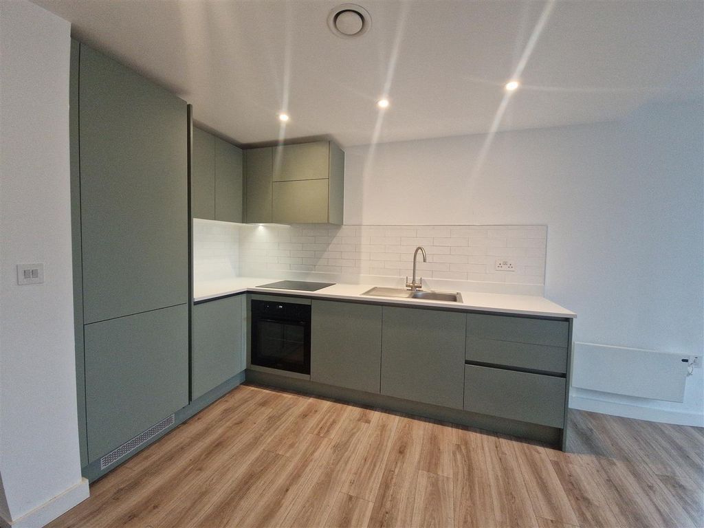 Additional image 3 of 2 bed flat to rentChevette Court, Luton LU2