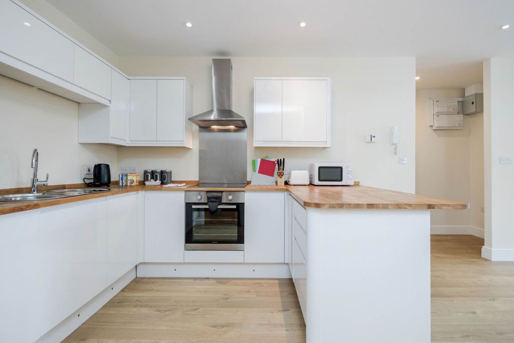 Additional image 12 of 2 bed flat to rentQueen Street, Maidenhead SL6