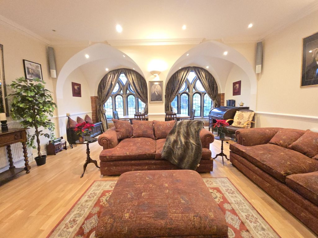 Additional image 2 of 2 bed flat to rentConvent Court, Windsor SL4