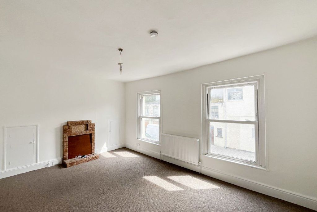 Additional image 5 of 1 bed flat to rentFlat C 7/11 Tredegar Street, Risca NP11