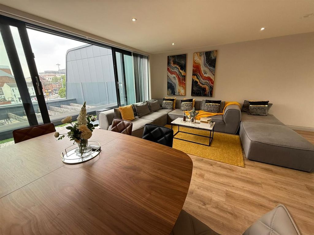 2 bed flat to rentFlat 49, 53, Centenary House, North Street Leeds LS2 photo 5