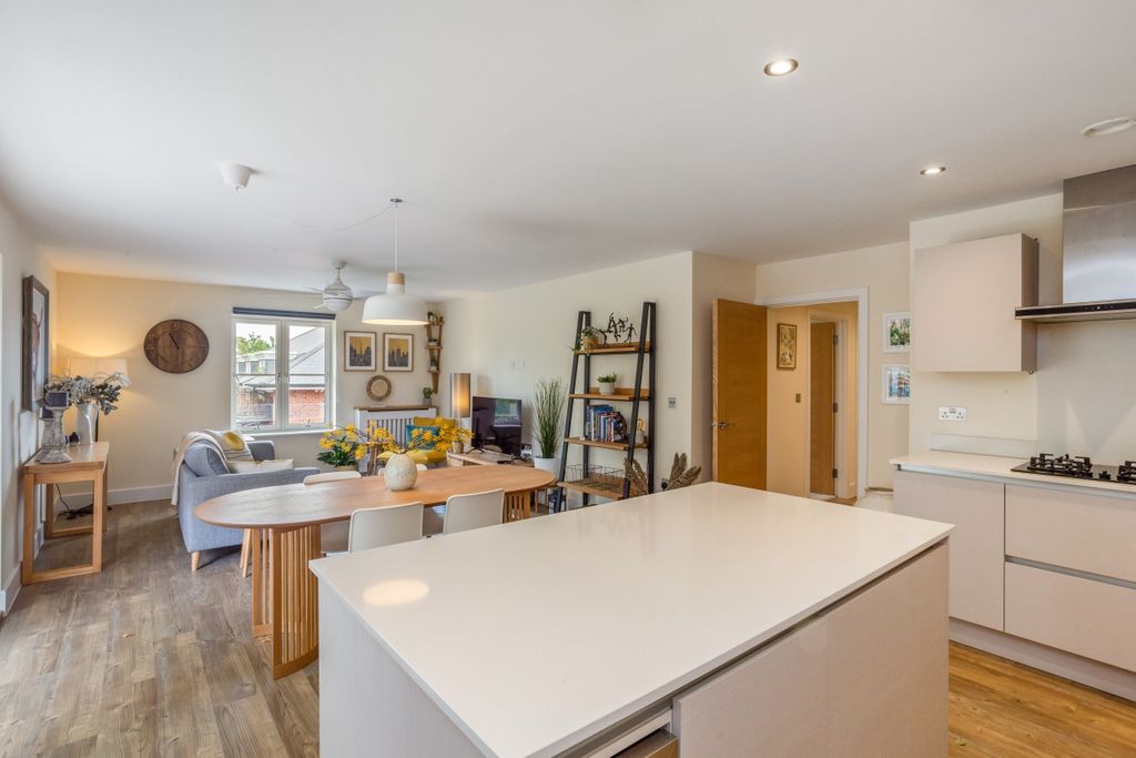 Additional image 8 of 2 bed flat to rentWindsor Court, Marlow SL7