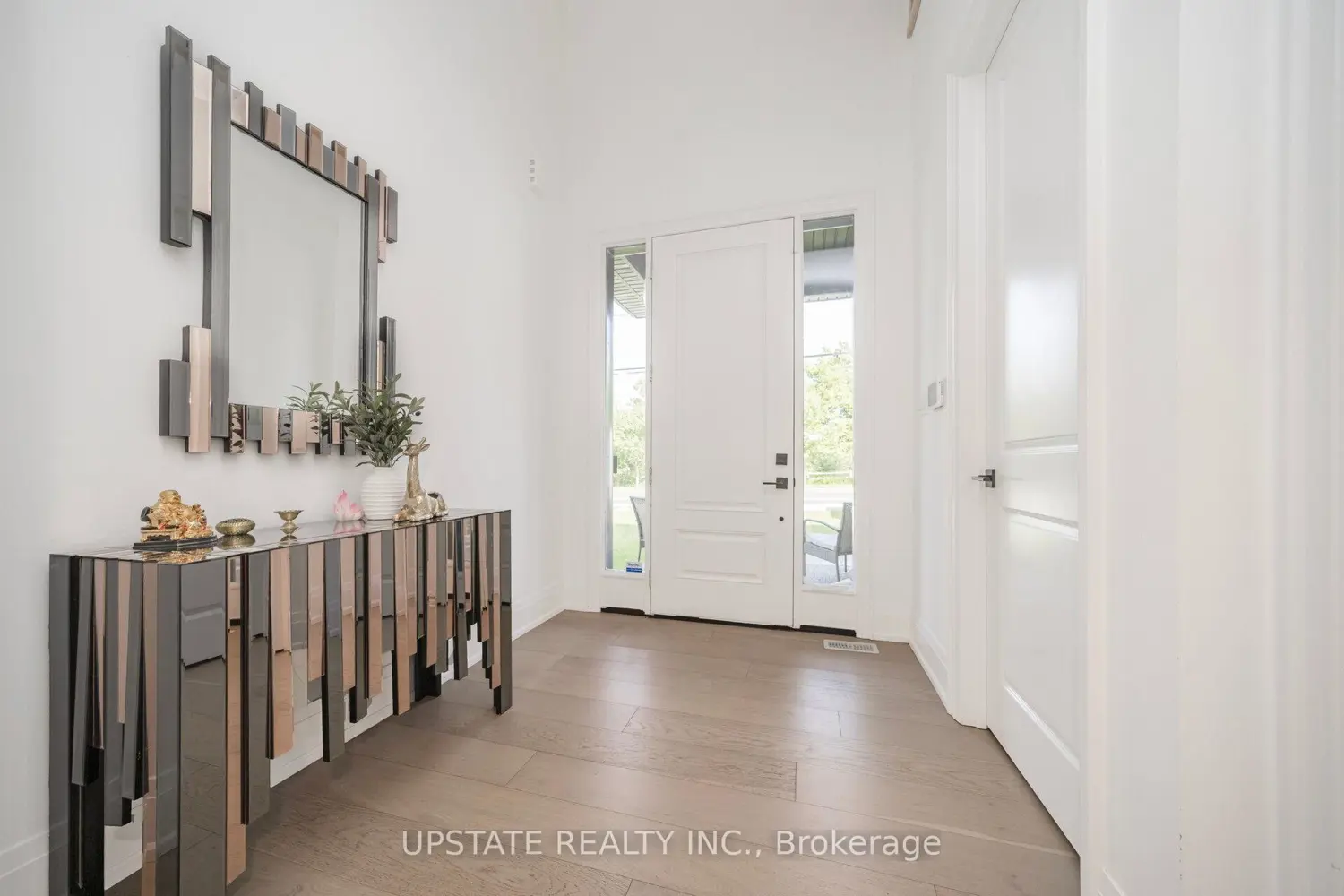 Additional image 3 of 656 Bush Street