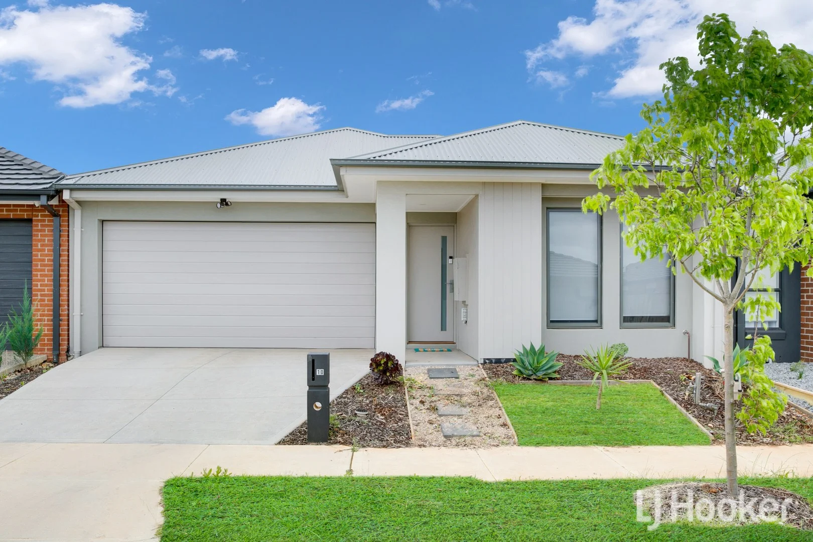 10 Athena Road, Weir Views VIC 3338