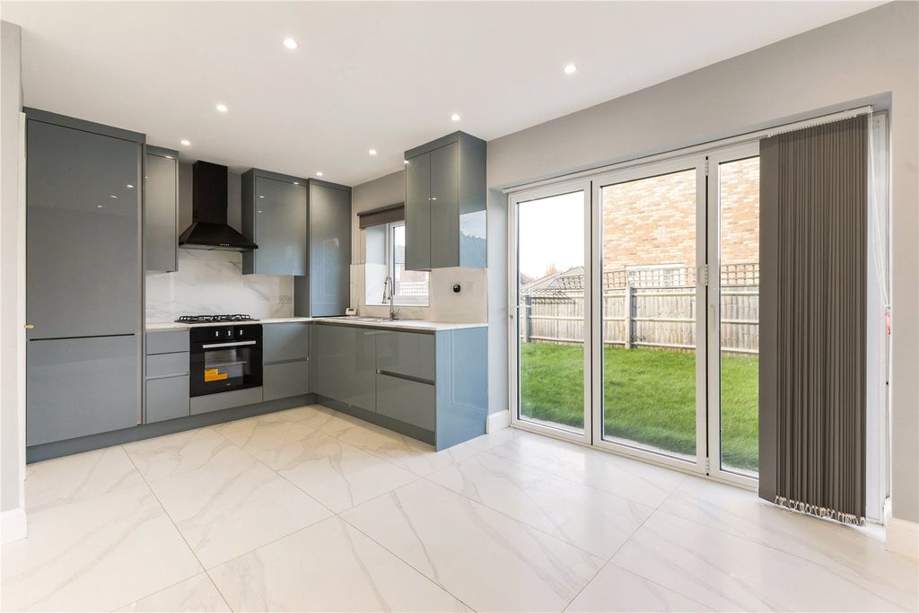 Additional image 6 of 8 bed semi-detached house to rentRockley Road, Luton, Bedfordshire LU1