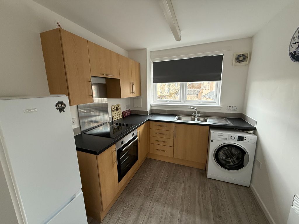 Additional image 3 of 2 bed flat to rentCandleriggs Court, Alloa FK10