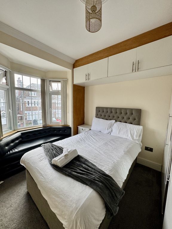 Additional image 2 of 8 bed terraced house to rentDunstable Road, Bedfordshire LU4