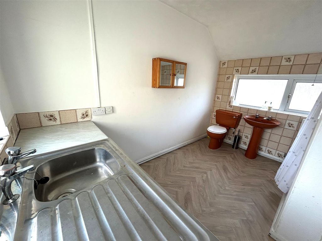 Additional image 13 of 4 bed end terrace house to rentGolf Road, New Inn, Pontypool NP4