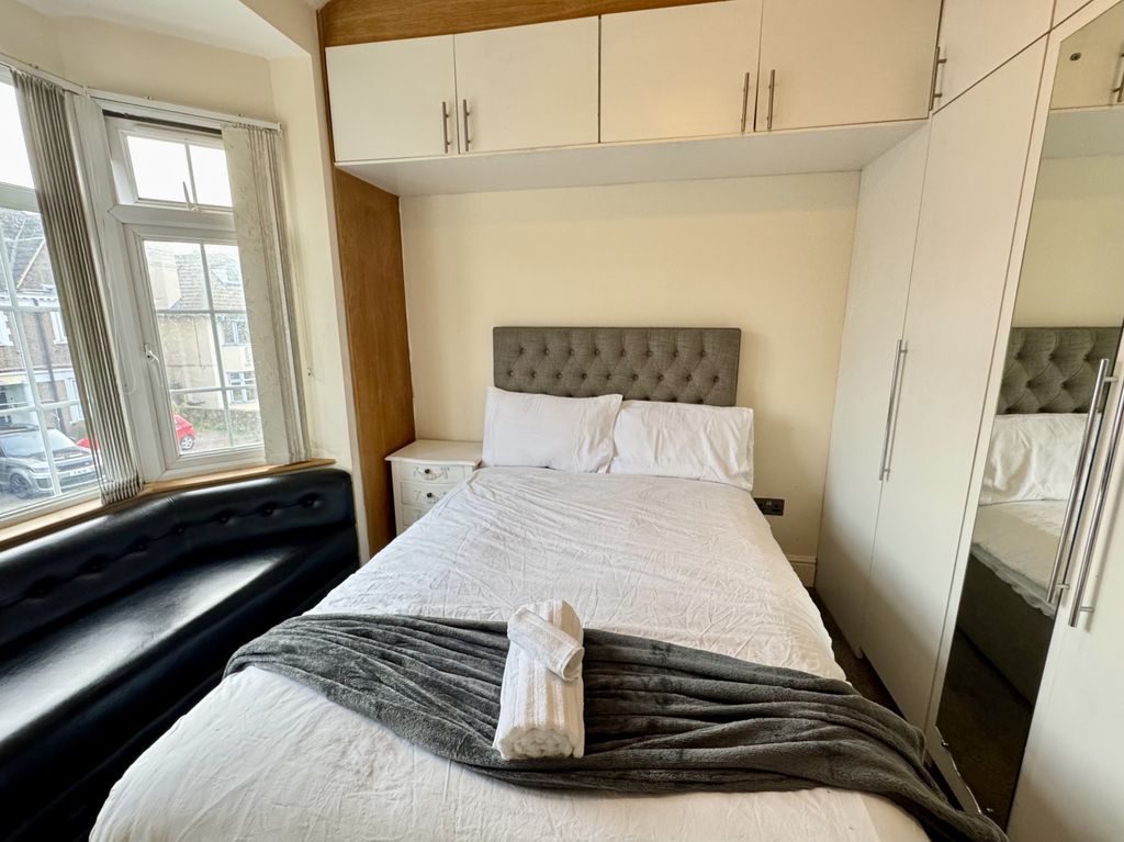 Additional image 5 of 8 bed terraced house to rentDunstable Road, Bedfordshire LU4