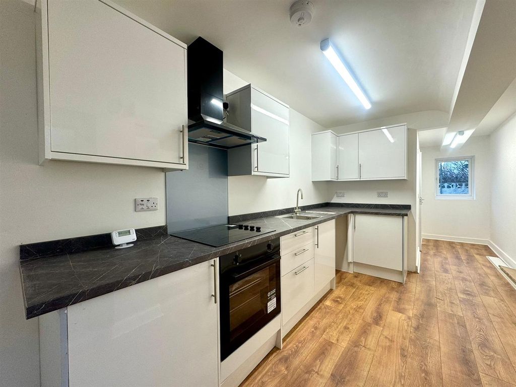 4 bed terraced house to rentEasemore Road, Redditch B98
