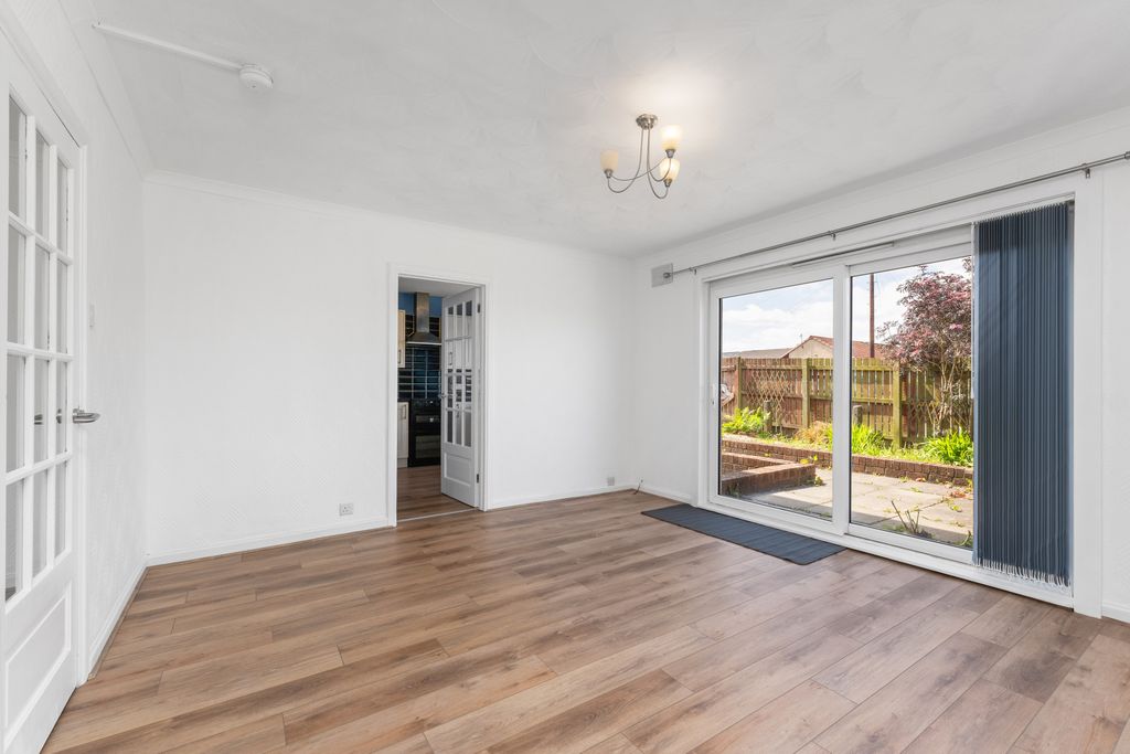 2 bed flat to rentLoch Maree Way, Whitburn EH47 photo 2