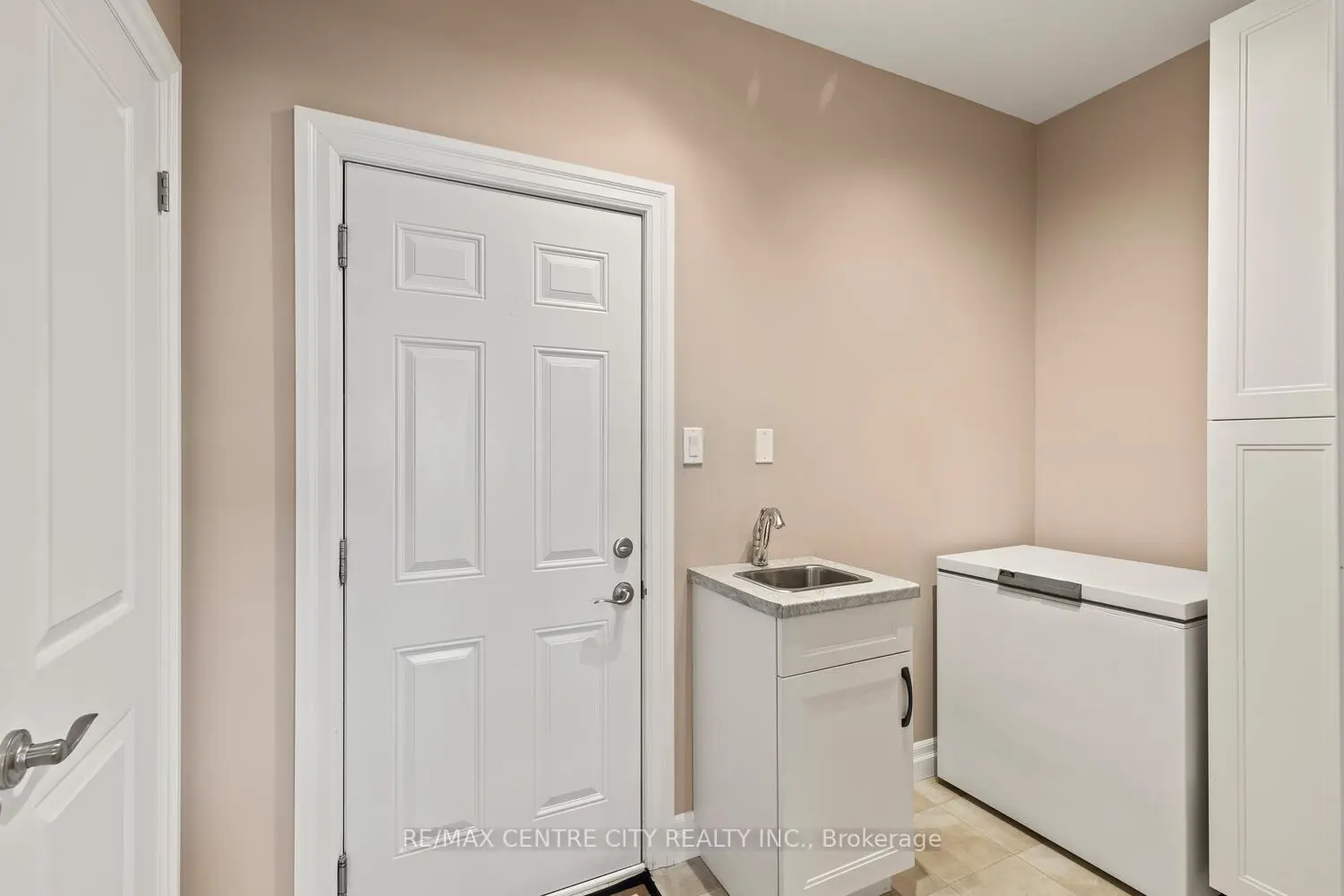 Additional image 9 of 24-2081 Wallingford Avenue