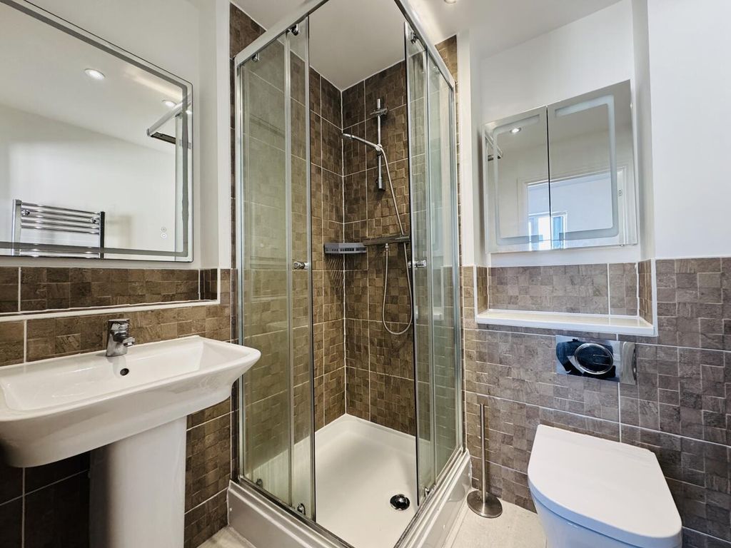 Additional image 9 of 2 bed flat to rentBeryl Close, Crawley RH10