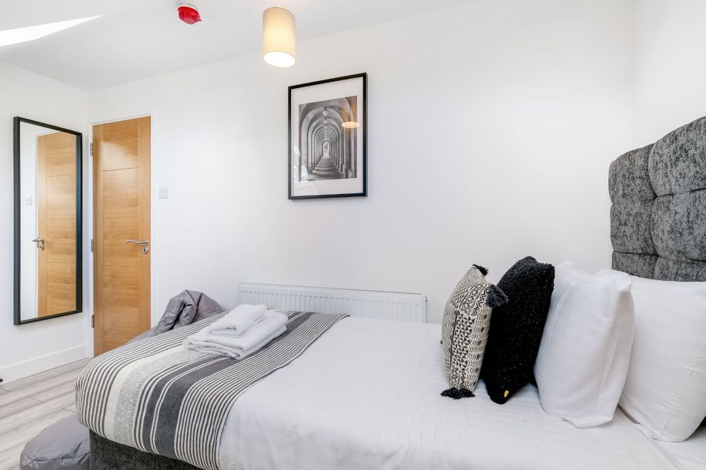 Additional image 13 of 6 bed semi-detached house to rentChurch Road, Iver SL0