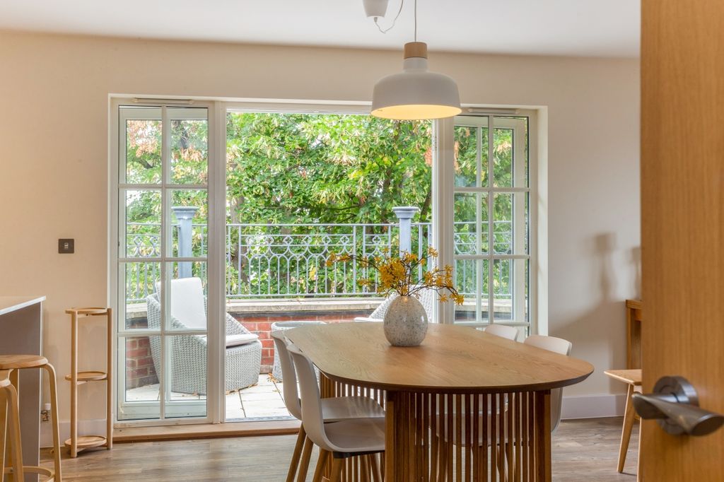 Additional image 10 of 2 bed flat to rentWindsor Court, Marlow SL7
