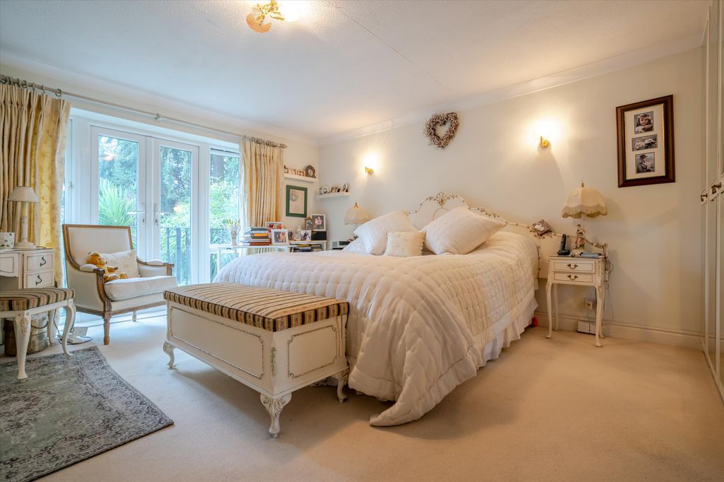 Additional image 9 of 6 bed detached house to rentKennel Avenue, Ascot, Berkshire SL5