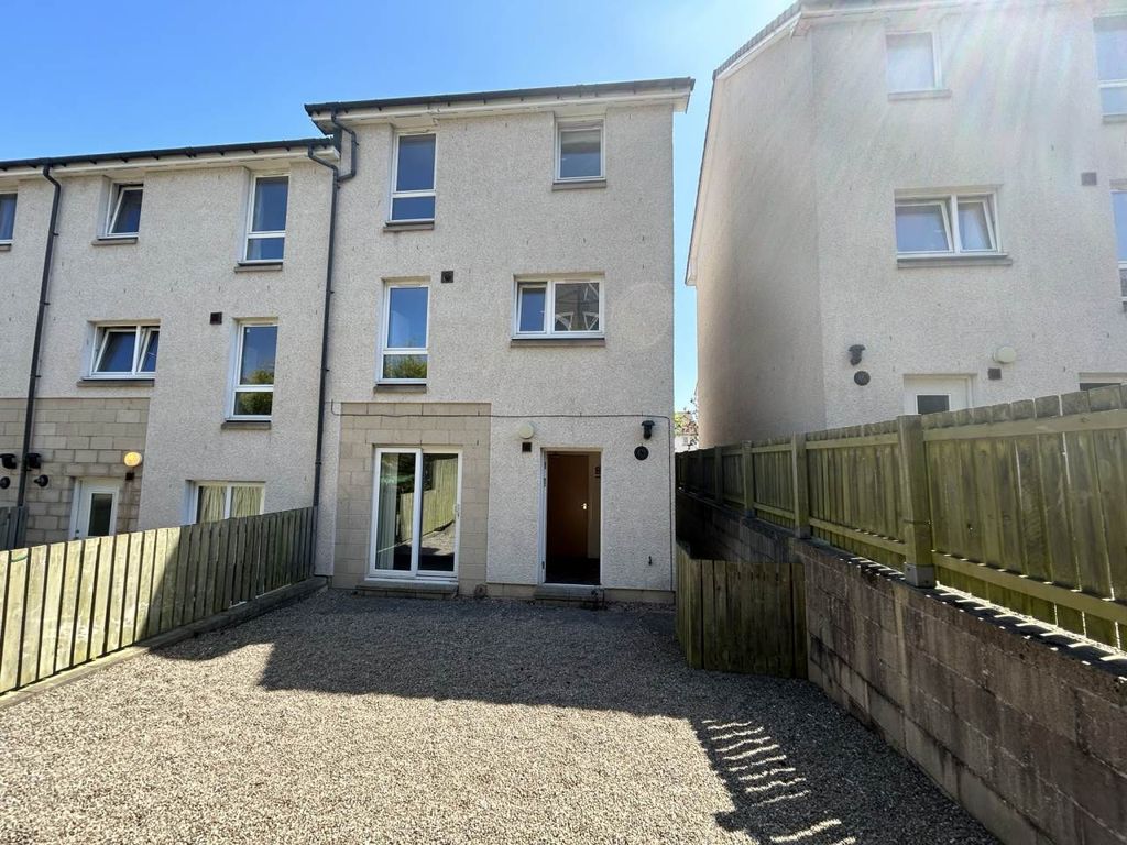 Additional image 2 of 5 bed town house to rentBrook Gardens, Dundee DD1