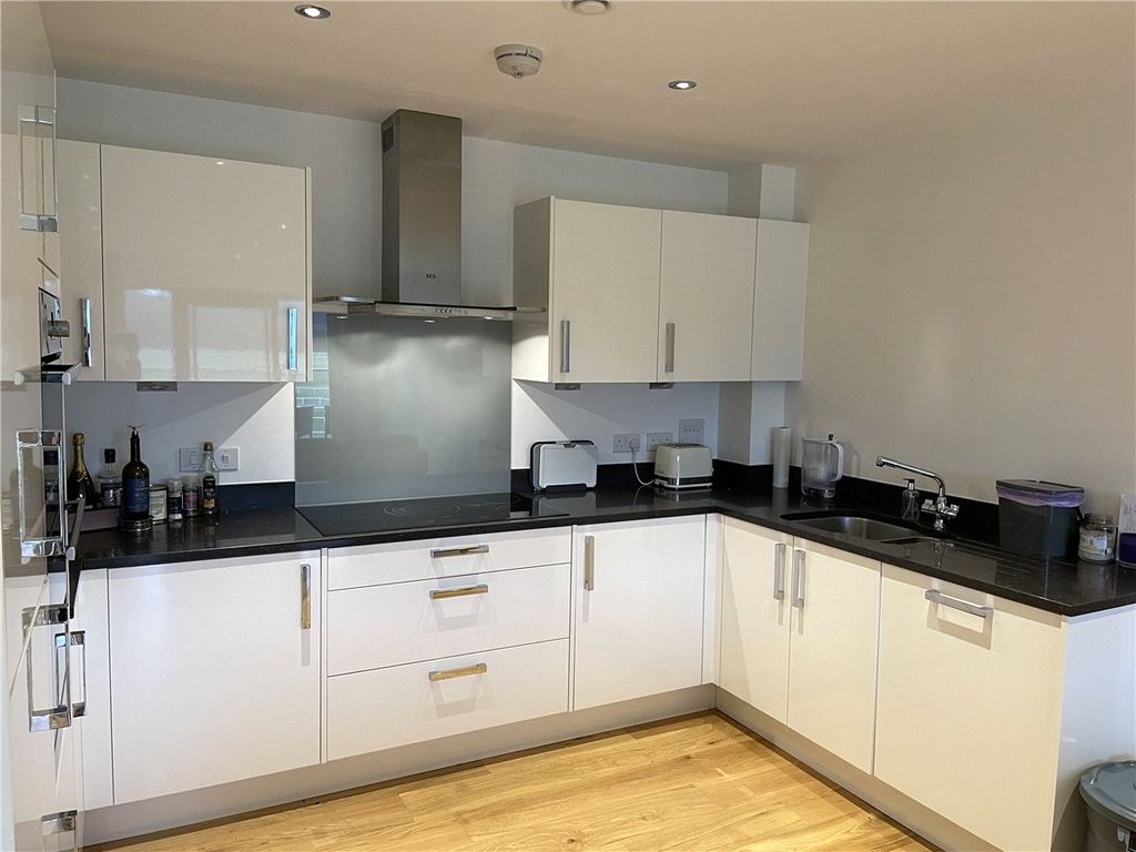 Additional image 2 of 2 bed flat to rentKingman Way, Newbury, Berkshire RG14