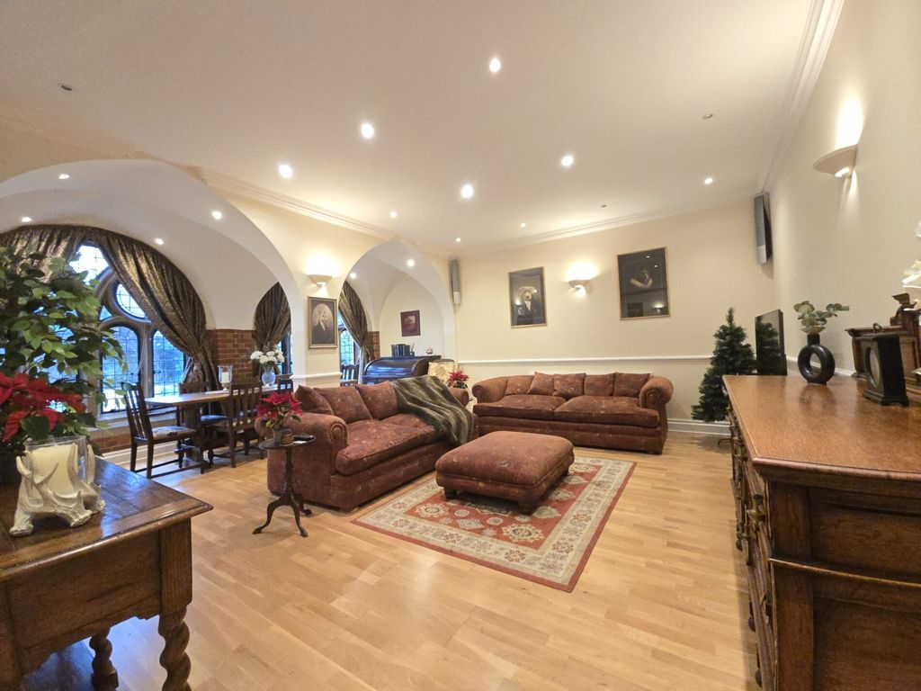 Additional image 3 of 2 bed flat to rentConvent Court, Windsor SL4
