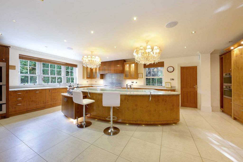 Additional image 3 of 8 bed detached house to rentDukes Kiln Drive, Gerrards Cross, Buckinghamshire SL9