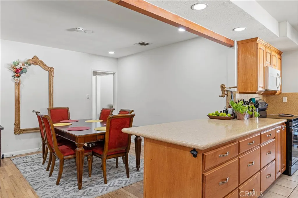 Additional image 5 of 18229 Strathern Street, Reseda, CA 91335