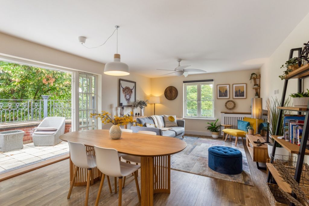 2 bed flat to rentWindsor Court, Marlow SL7