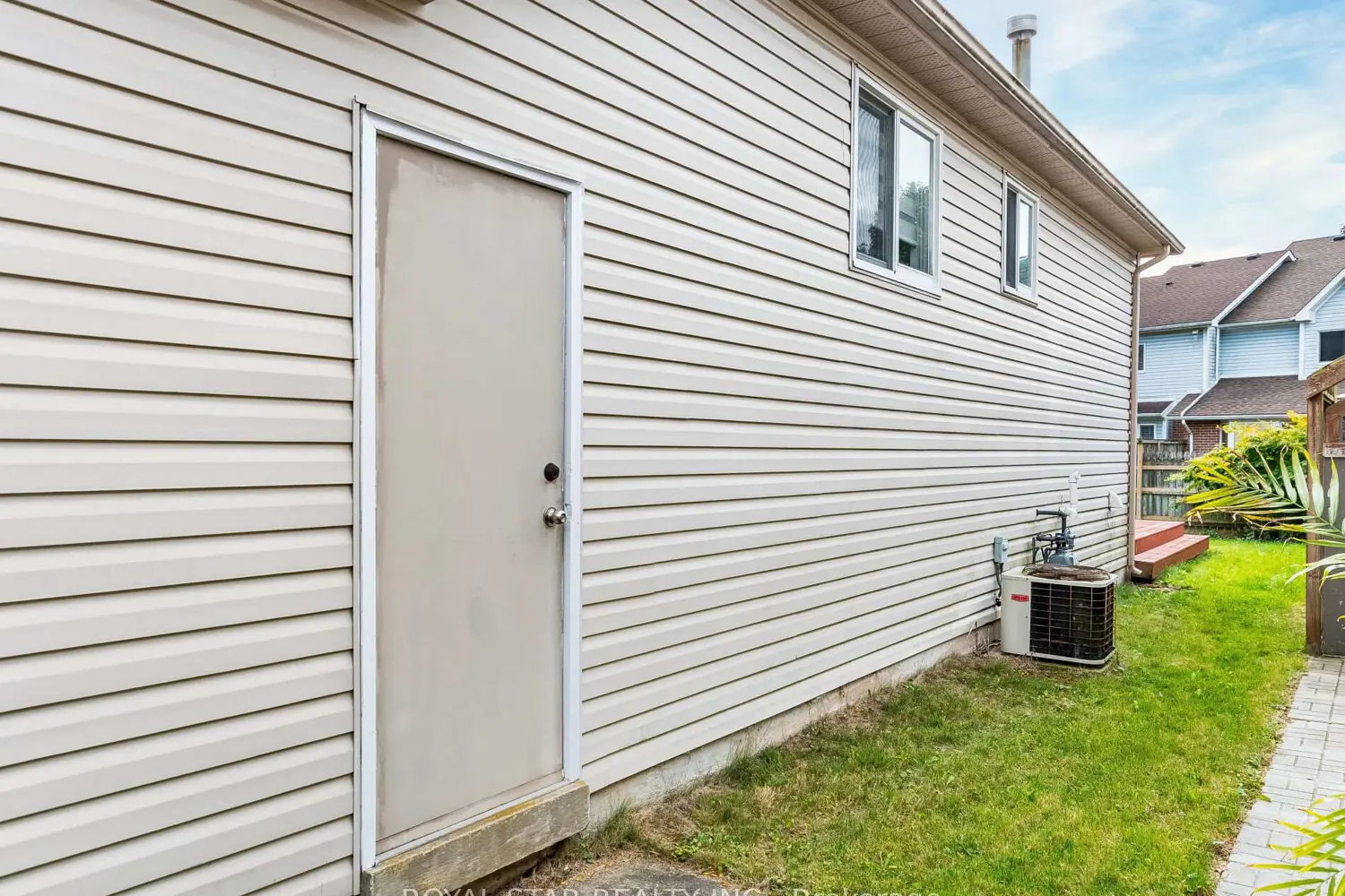 Additional image 19 of 18 Woodside Square